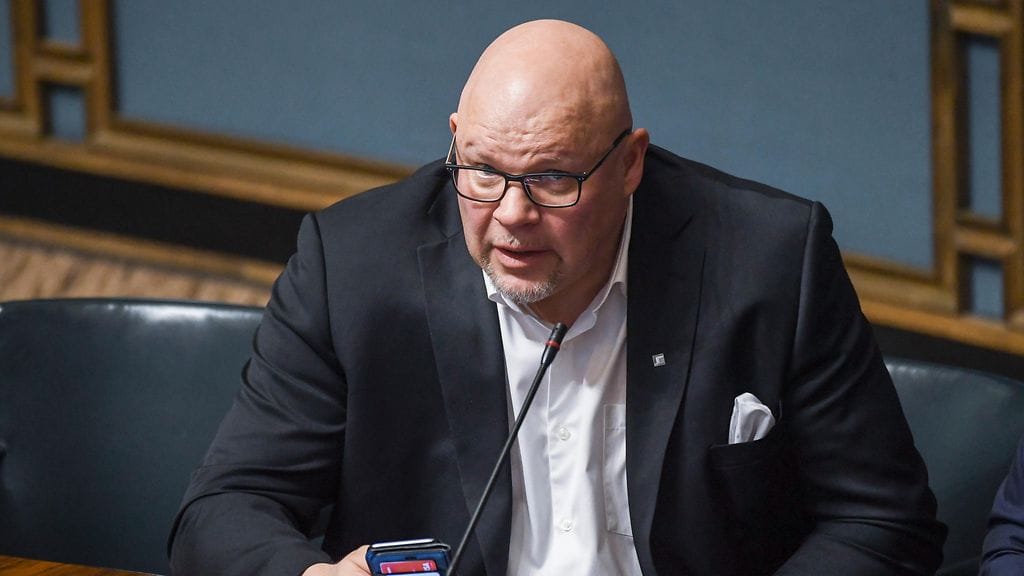 Ano Turtiainen kertoo muuttaneensa Venäjälle ja etsivänsä asuntoa.