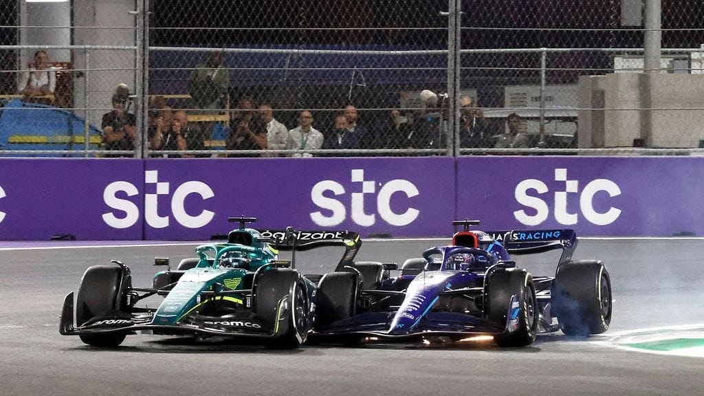 Alexander Albon puski Lance Strollia päin.