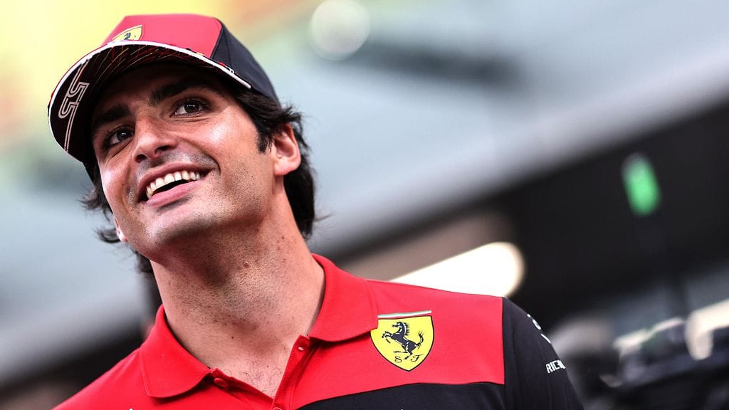 Carlos Sainz solmi jatkosopimuksen Ferrarin kanssa.