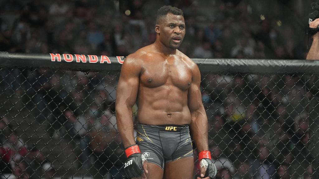 Pohjalla rypenyt miljoonaiskijä jättiottelussa – vastassa isäksi 13-vuotiaana tullut kovanyrkki