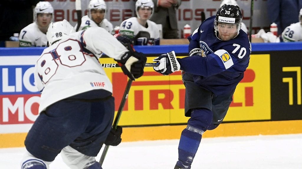 Teemu Hartikainen vauhdissa Yhdysvaltoja vastaan.