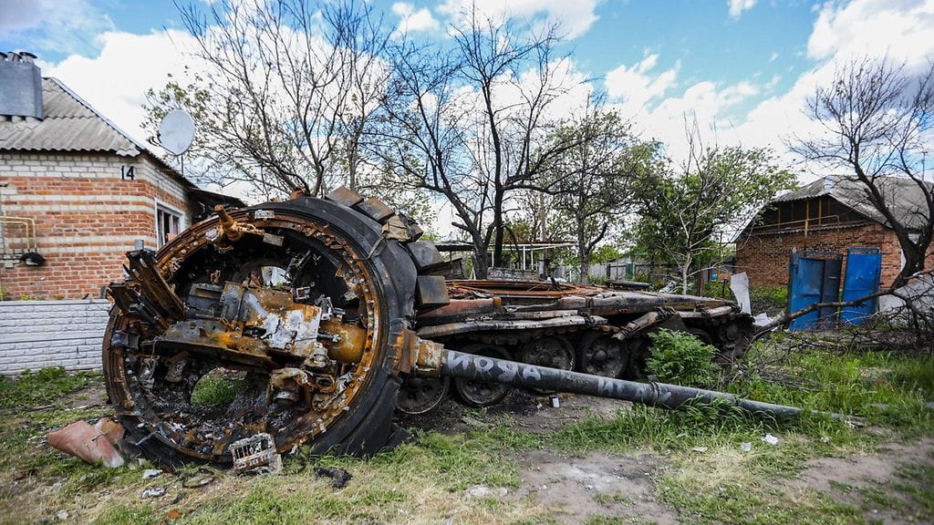 Torninsa menettänyt venäläinen tankki Ukrainassa.