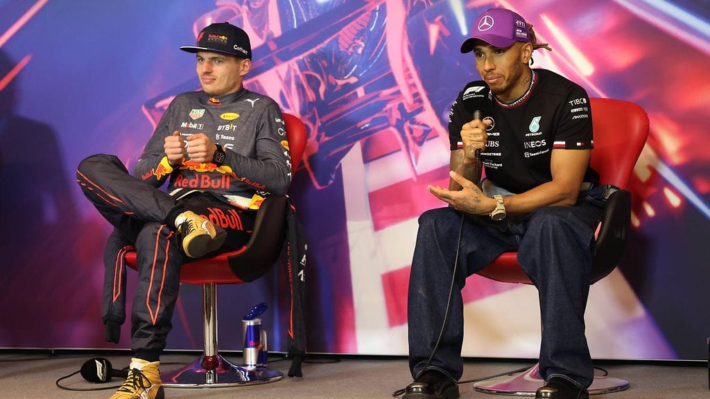 Max Verstappen ja Lewis Hamilton sanailivat lehdistötilaisuudessa.