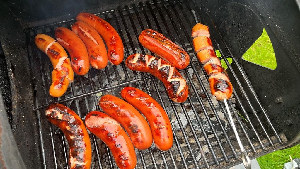 Uusien ravitsemussuositusten mukaan prosessoitua lihaa, kuten leikkeleitä ja makkaraa, suositellaan syötäväksi mahdollisimman vähän.