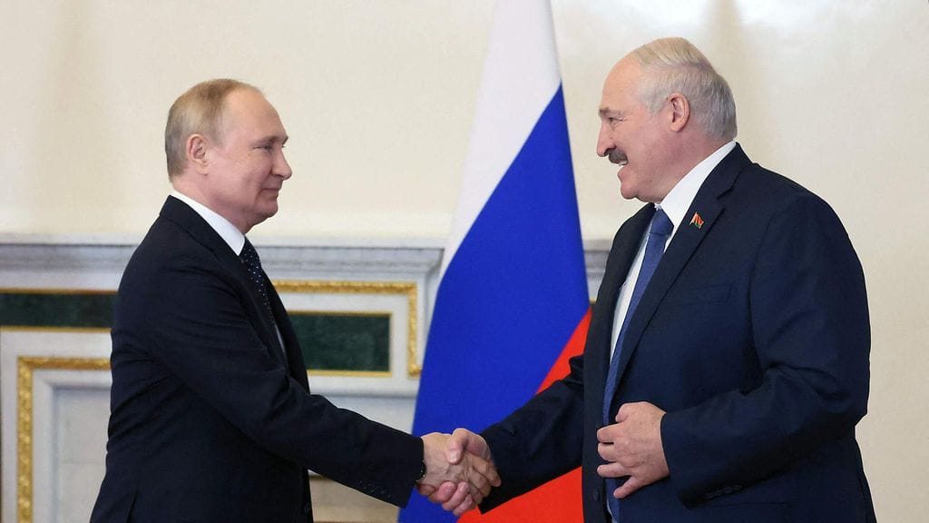 Venäjän presidentti Vladimir Putin ja Valko-Venäjän presidentti Aljaksandr Lukashenka tapasivat Pietarissa 25. kesäkuuta.
