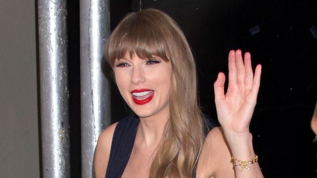 Taylor Swiftin kerrotaan menneen kihloihin.