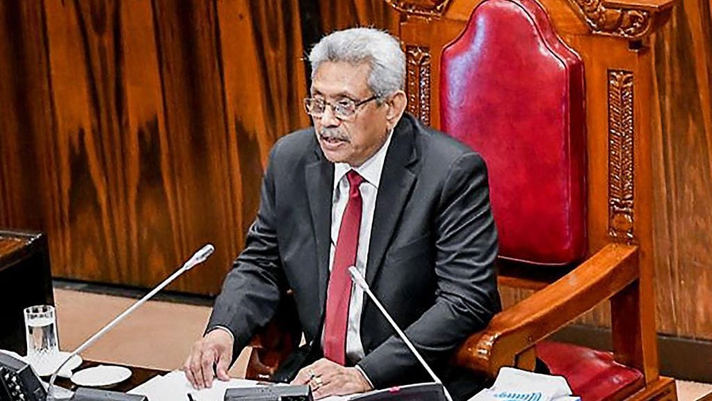 Presidentin virasta eronnut Gotabaya Rajapaksa pakeni maasta keskiviikkona sotilaskoneella Malediivien kautta Singaporeen. Tiettävästi hän on matkalla Saudi-Arabiaan.