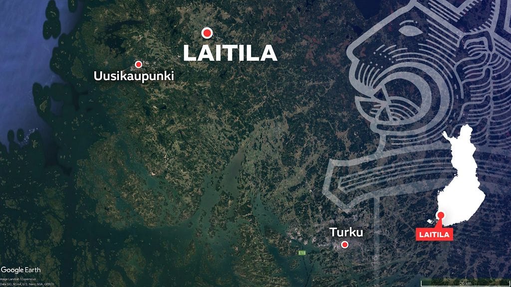 Henkilöauton kuljettaja loukkaantui onnettomuudessa vakavasti.