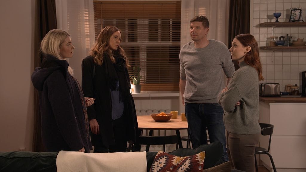 4242 02 linda joanna kari elina