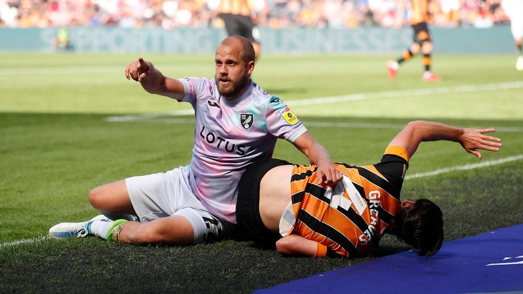 Teemu Pukki loukkasi itseään Hull Cityä vastaan.
