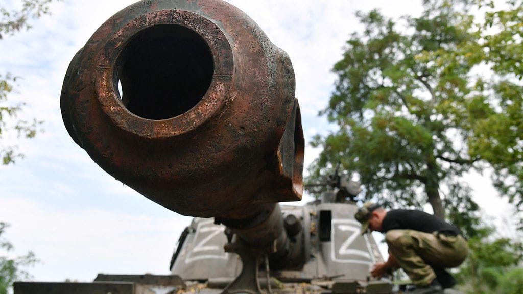 Venäläissotilas Harkovan alueella Ukrainassa elokuussa. Kuva on kuvituskuva, eikä sotilas liity jutun tapaukseen.