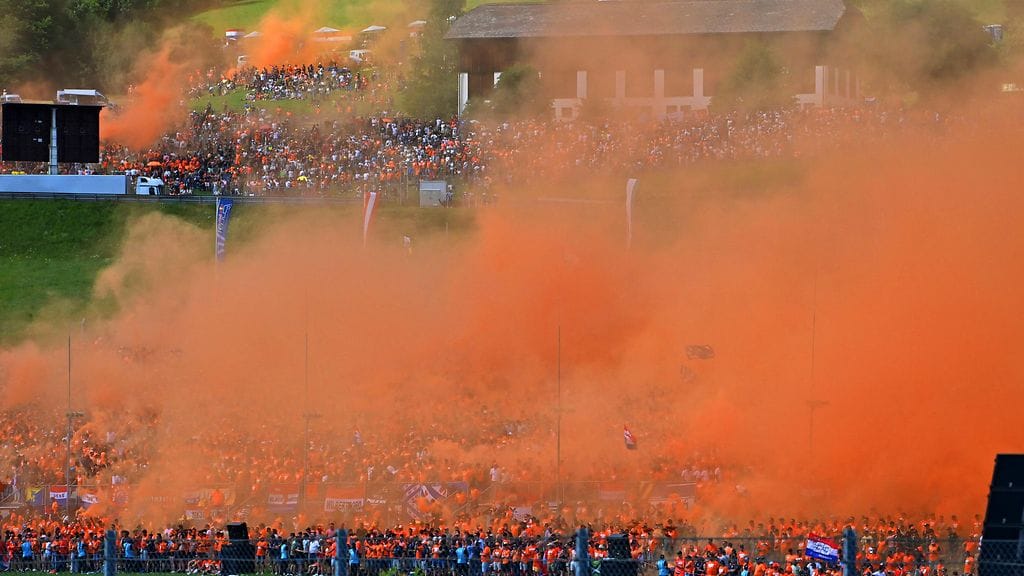 Tältä näytti soihtumeri heinäkuun Itävallan GP:ssä.