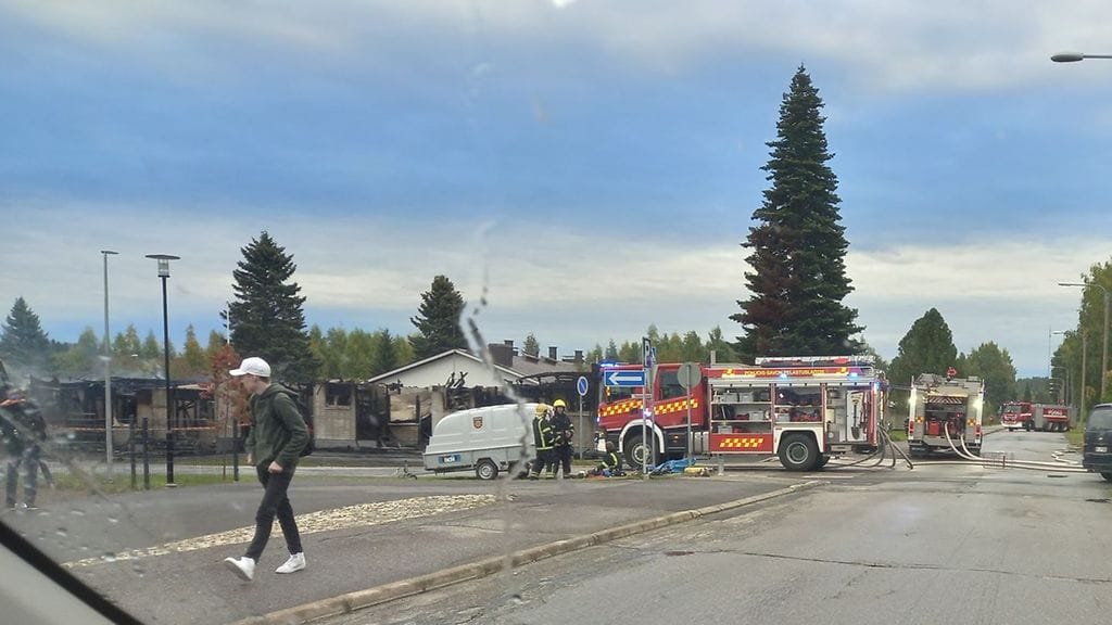 Rivitalo paloi asuinkelvottomaksi Nilsiässä. Lukijan kuva.