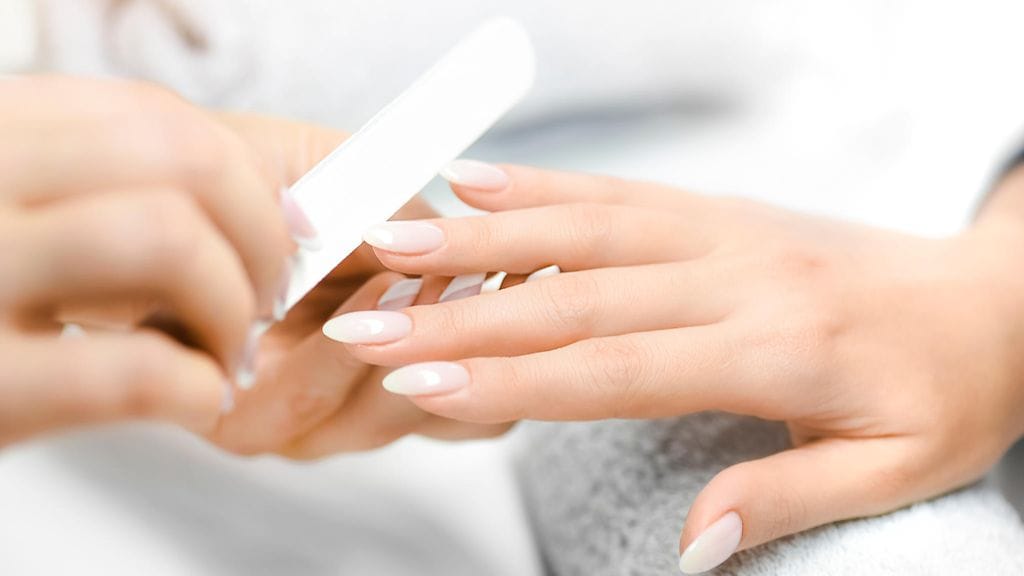 kynsipalvelu, kynsiteknikko, manikyyri, kynsien viilaaminen, viila