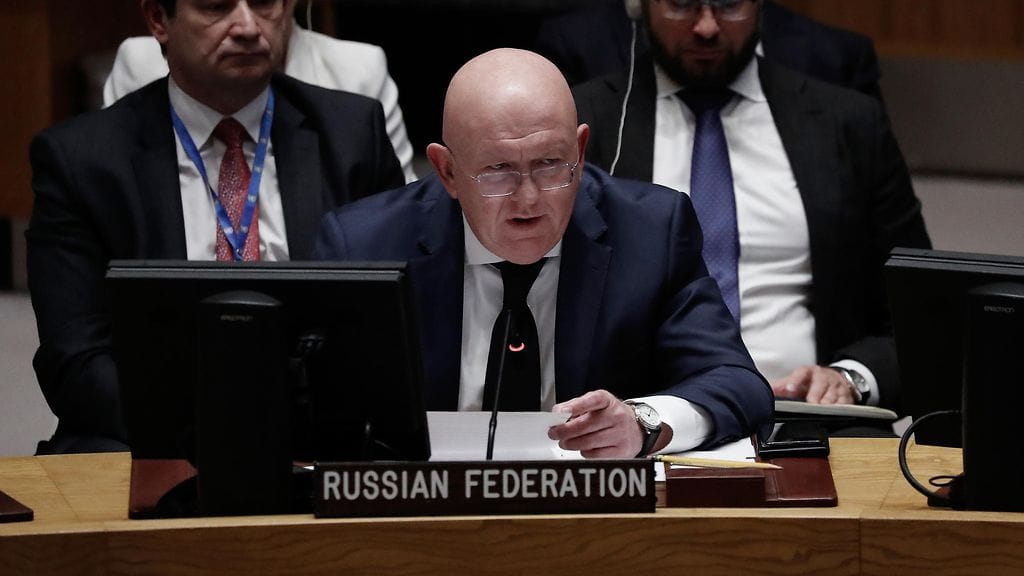 Venäjän lähettiläs Vasili Nebenzia valitti, että on ennenkuulumatonta pyrkiä tuomitsemaan jokin turvallisuusneuvoston viidestä pysyvästä jäsenmaasta, joilla on veto-oikeus.