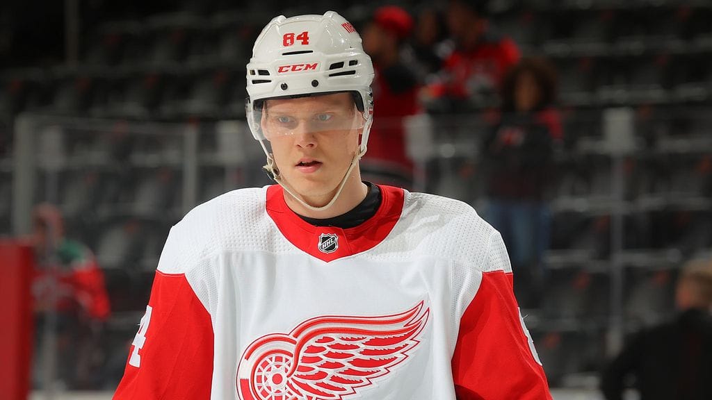 Olli Juolevi pelasi viime kaudella Detroit Red Wingsin riveissä.