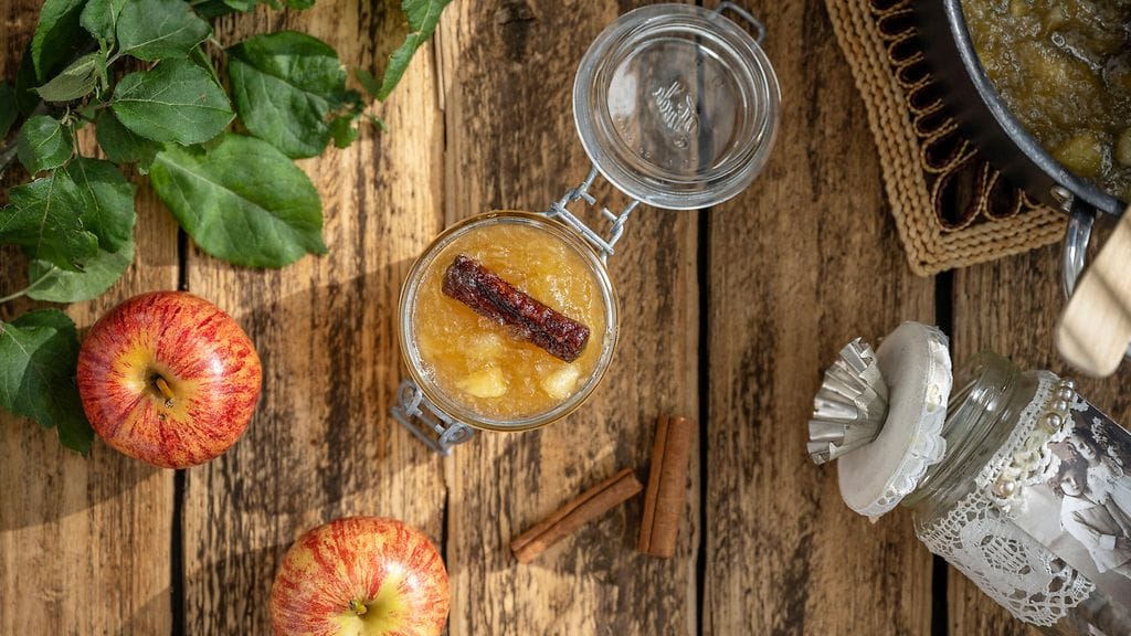 Tämä omenahillo on yksinkertaisuudessaan aivan älyttömän hyvää.