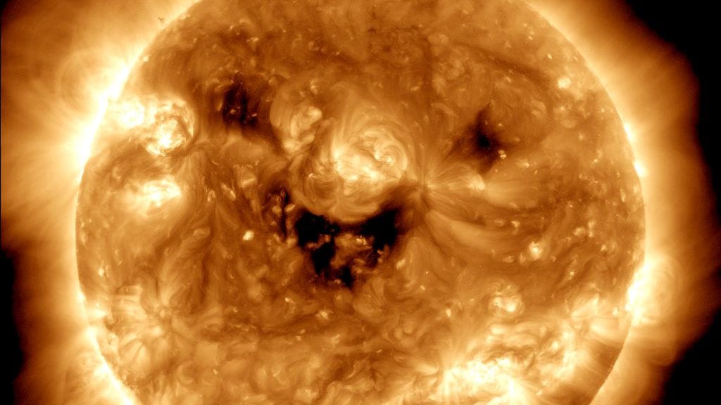 Näin aurinko "hymyilee".