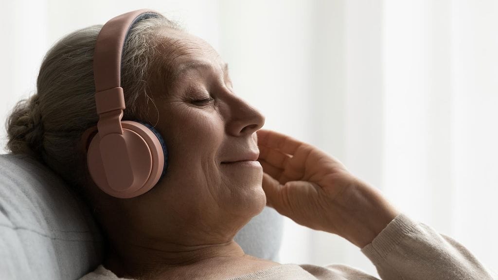 Äänikirjoista hyötyvät erityisesti ne, joilla on vaikeuksia lukemisessa esimerkiksi vamman, sairauden tai lukivaikeuden vuoksi.