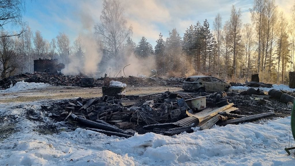 Ennennäkemätöntä kuvaa Rautjärven palopaikoilta – tutkinnanjohtaja: Kuollut mies epäiltynä kirkon palosta