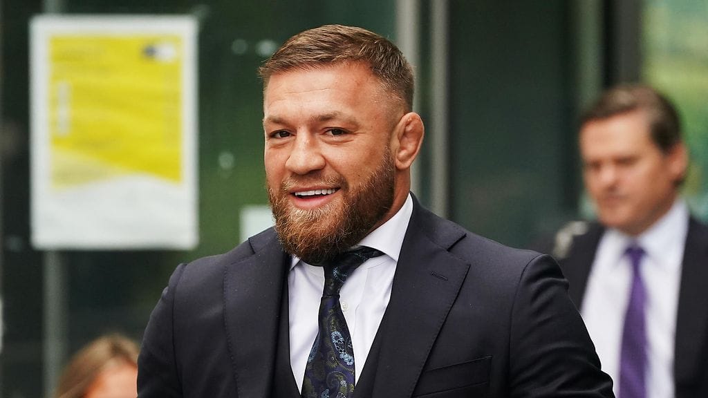 Conor McGregor palaa UFC:hen.
