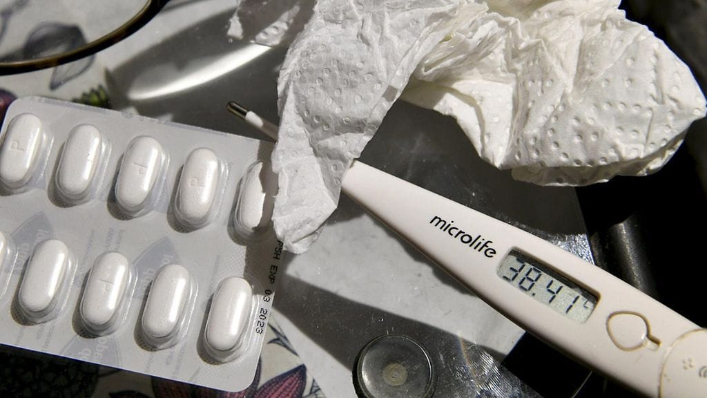 THL:n tilastojen mukaan alkuvuodesta todettujen koronavirustapausten määrä on pienentynyt myös suhteutettuna laboratoriotestausten määriin. Kuvituskuva.