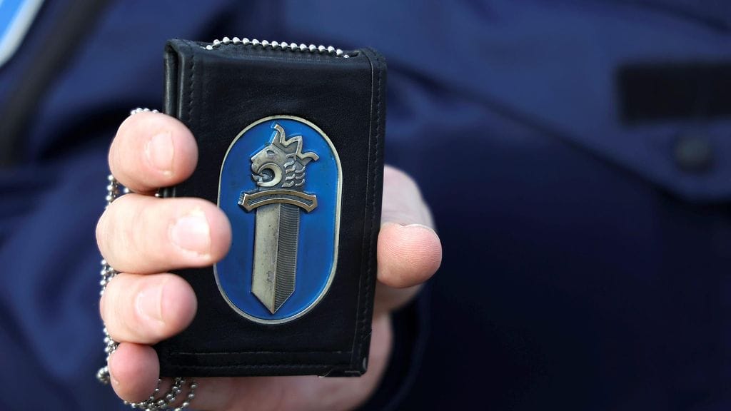 Helsingin hallinto-oikeus on kumonnut ylikonstaapelin irtisanomisen, jonka taustalla oli epäasiallinen Whatsapp-viestittely