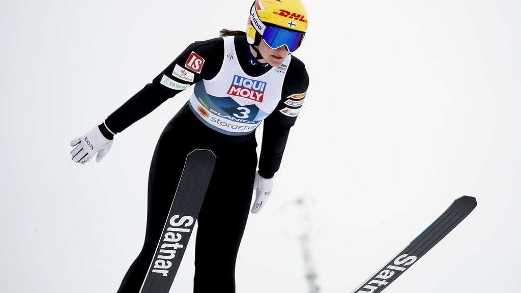 Alva Thors hyppäsi sekajoukkuekisan mäkiosuudella 72,5 metriä.