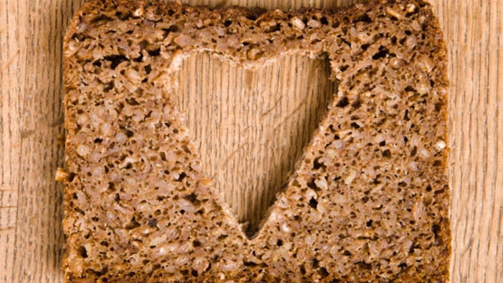 Muun muassa ruisleipä ja kaurapuuro sopivat diabeetikon ruokavalioon.