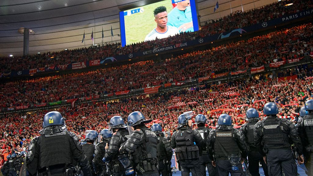 Uefa maksaa hyvityksiä Liverpool-kannattajille viime vuoden Mestarien liiga -finaalin tapahtumien vuoksi.