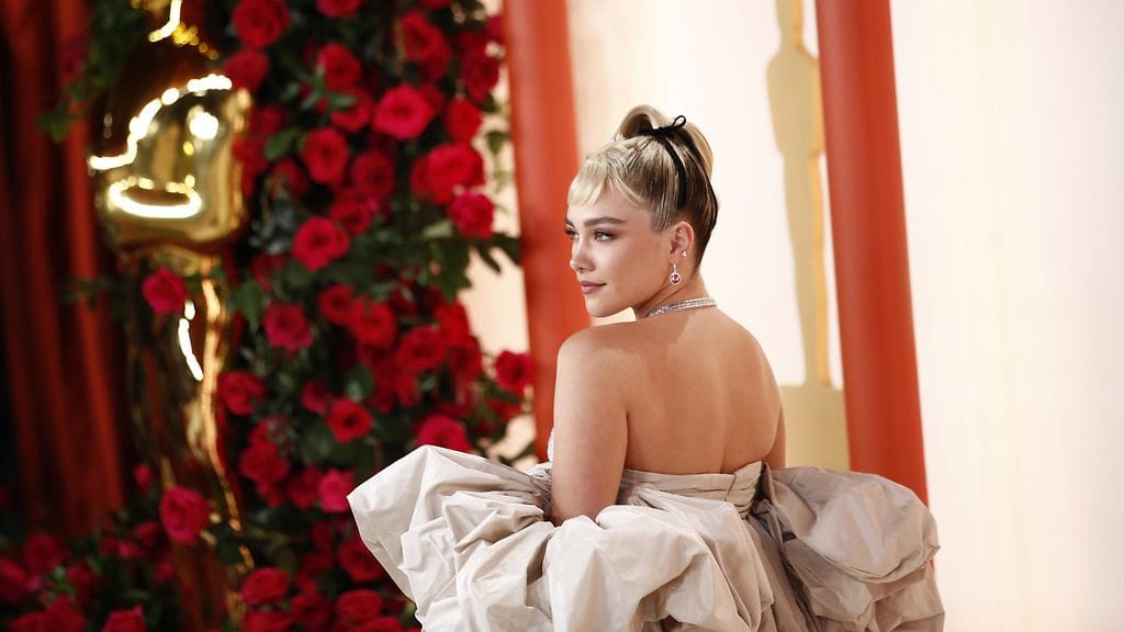 Näyttelijä Florence Pugh saapui Oscar-gaalaan tyylikkäänä.