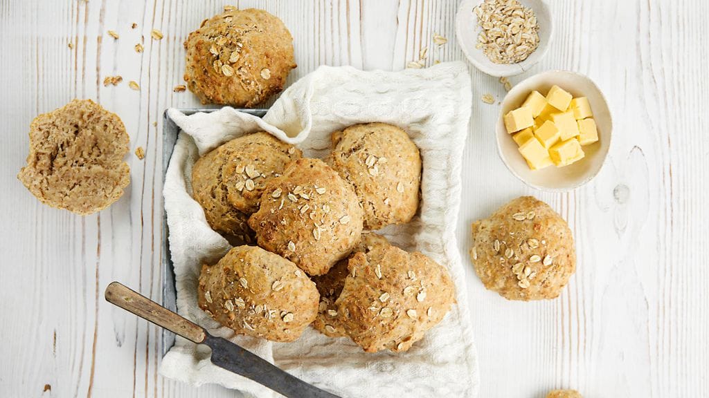 Testaa Vapun helpot sämpylät! Resepti: Vappu Pimiä, Vappu joka päivä (Otava 2023), Kuva: Laura Riihelä.