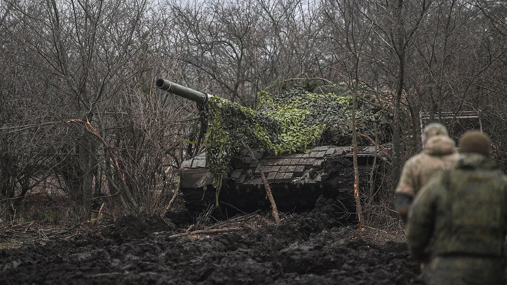 Venäjän T-72-panssarivaunu Zaporizhzhjan alueella Etelä-Ukrainassa. Kuva on Venäjän valtiomedia Sputnikin tammikuussa julkaisema.