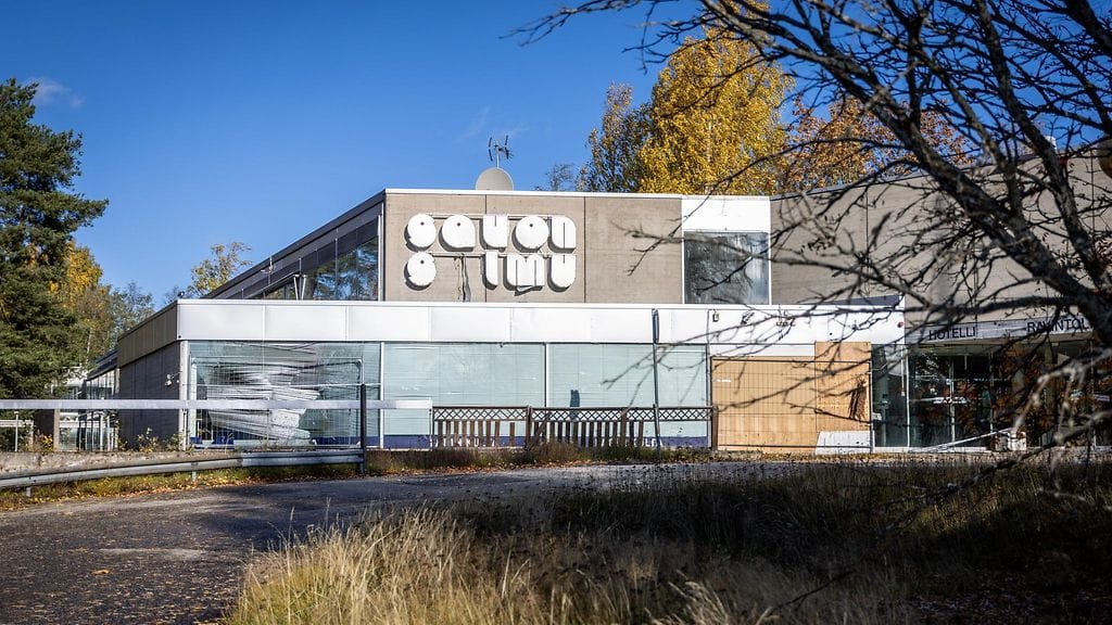 Tyhjillään oleva hotelli Savonsolmu 7. lokakuuta 2022.