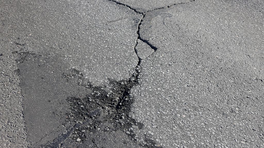 Suomessa on hieman yli 50 000 kilometriä päällystettyjä maanteitä. Niistä noin viidesosa on huonokuntoisia.