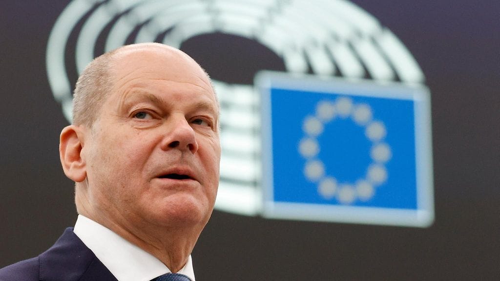 Scholz kuvattuna Ranskan Strasbourgissa toukokuussa 2023.