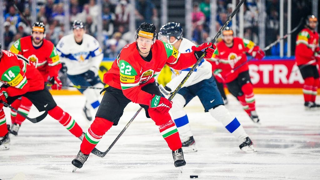 Unkarin Vilmos Gallo lataamassa lyöntilaukausta Suomea vastaan.