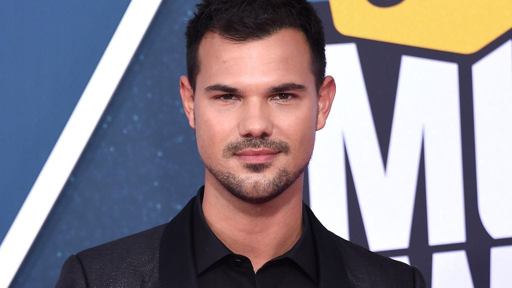 Taylor Lautner vastaa palautteisiin.