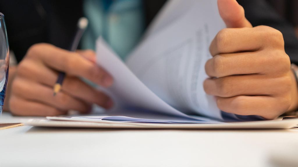 lakimies asiakirjoja