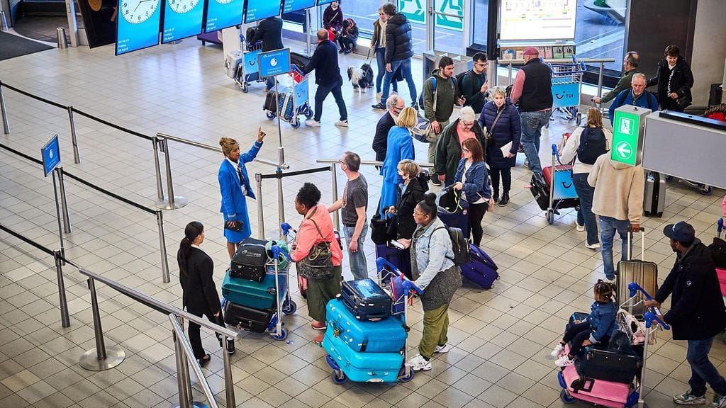 Matkustajan mahdollinen sairaus pitää ottaa huomioon jo kauan ennen lentokentälle saapumista.