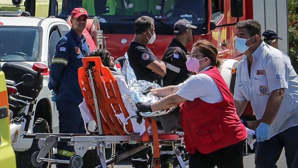 Viranomaiset onnistuivat pelastamaan noin sata ihmistä.