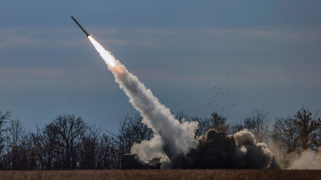 HIMARS-raketinheitin Ukrainassa marraskuussa 2022. Tiedossa ei ole, millä aseella Ukraina Britannian väittämän iskun venäläiskenraalia vastaan teki.