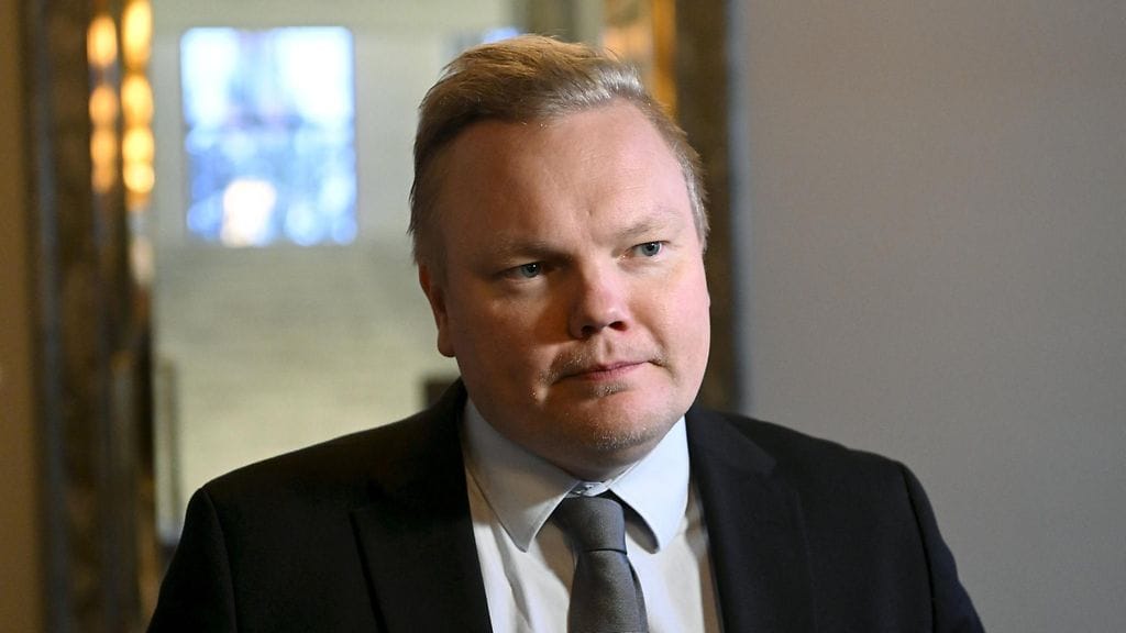 Keskustan eduskuntaryhmän puheenjohtajaksi valittiin Antti Kurvinen.