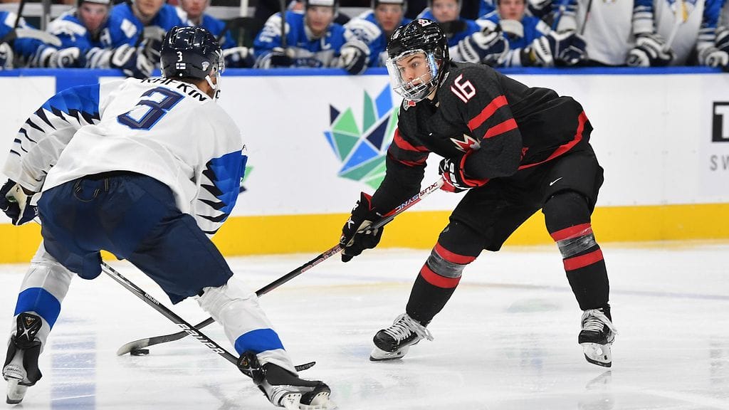 Connor Bedard oli siivittämässä Kanadaa kahteen peräkkäiseen alle 20-vuotiaiden maailmanmestaruuteen. Tässä hän aiheutti vaaraa Suomea vastaan elokuun 2022 loppuottelussa Edmontonissa.