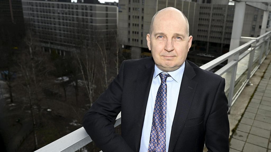 Tasa-arvovaltuutettu Rainer Hiltunen: "Naisvaltaisten alojen palkkojen parantamista ei pidä kieltää sillä perusteella, että korotus ylittää vientiteollisuuden palkankorotustason".