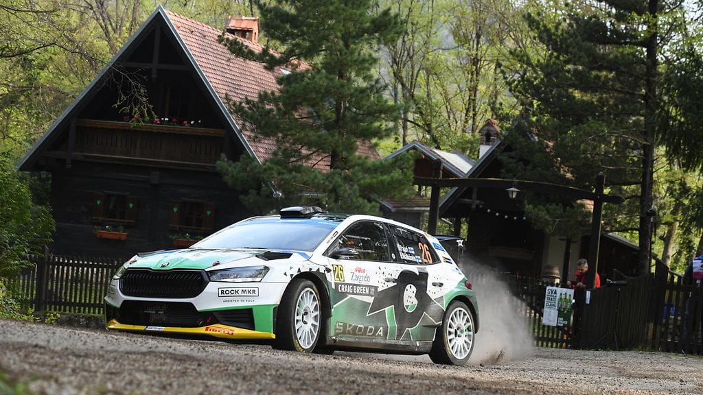 Sami Pajari ajaa Skodalla.