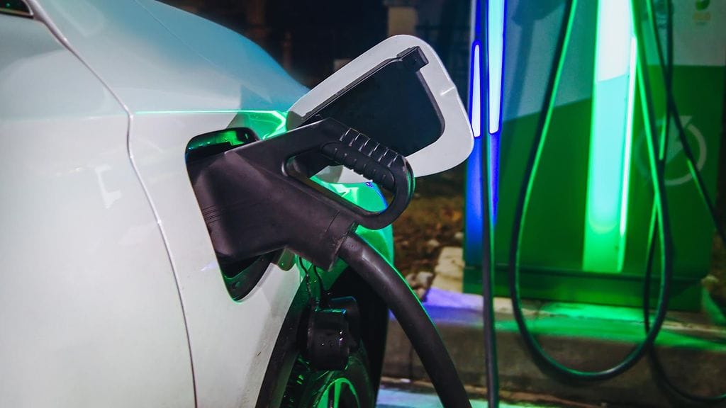 Tulosten mukaan sähköautoilla on korkeampi riskiprofiili kuin perinteisillä polttomoottoriautoilla.