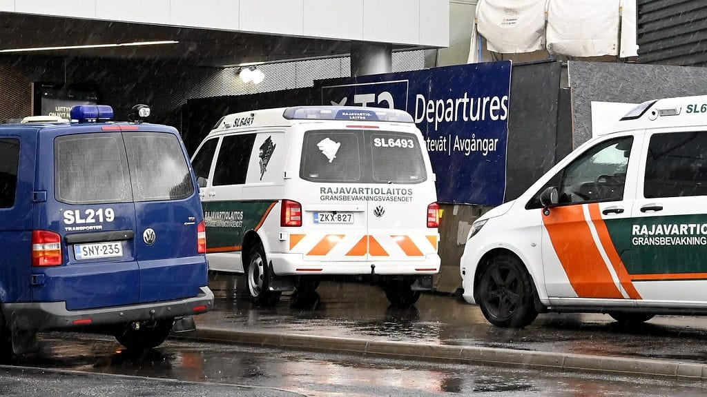 Rajavartiolaitos epäilee neljää ihmissalakuljetuksesta.