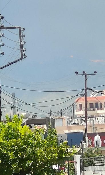 Rodoksella riehuu maastopaloja