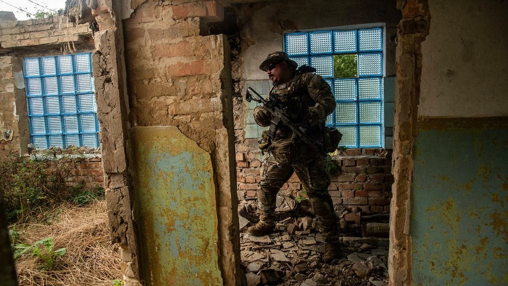 Ukrainalaissotilas Hersonin alueella 27. heinäkuuta